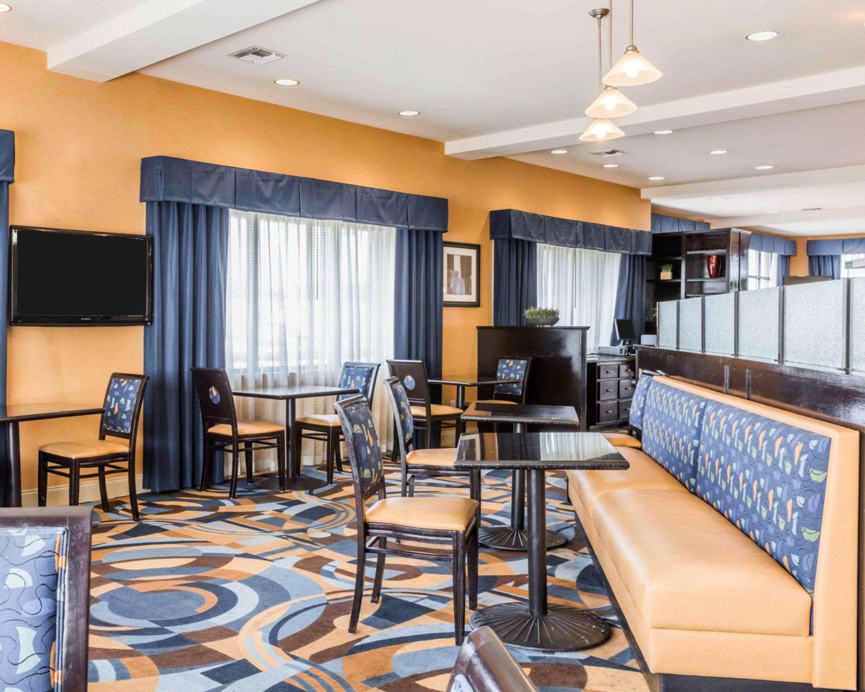 Comfort Suites Pell City I-20 Exit 158 Buitenkant foto